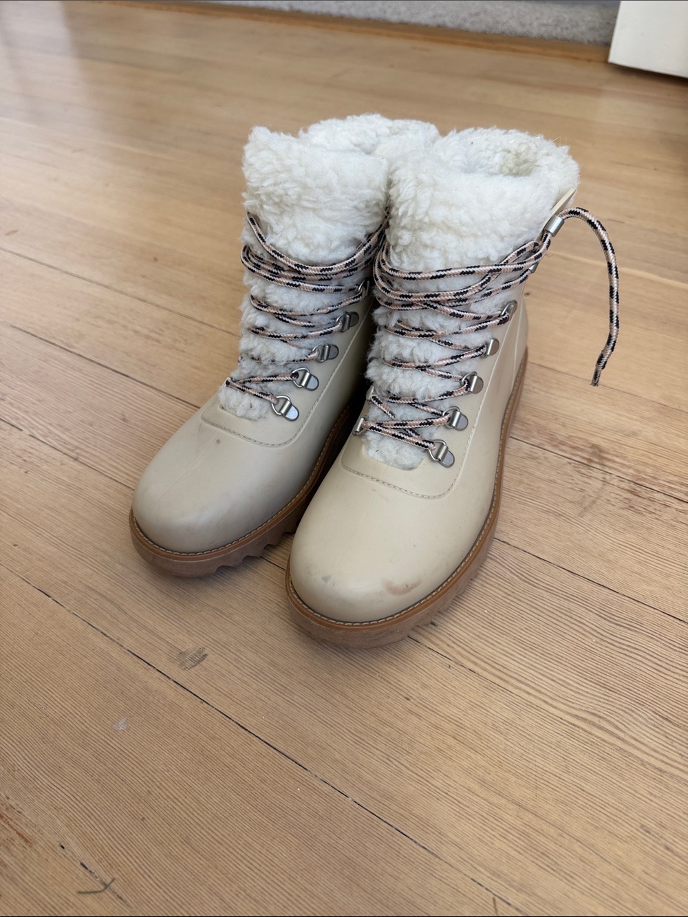 Bernardo Women’s Cream Faux-Shearling Lace-Up Winter Boots